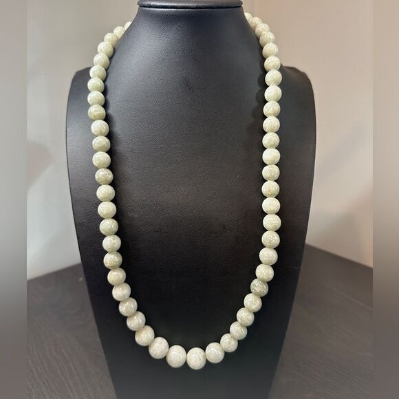 24" Solid nephrite jade graduated bead necklace! - Picture 6 of 8